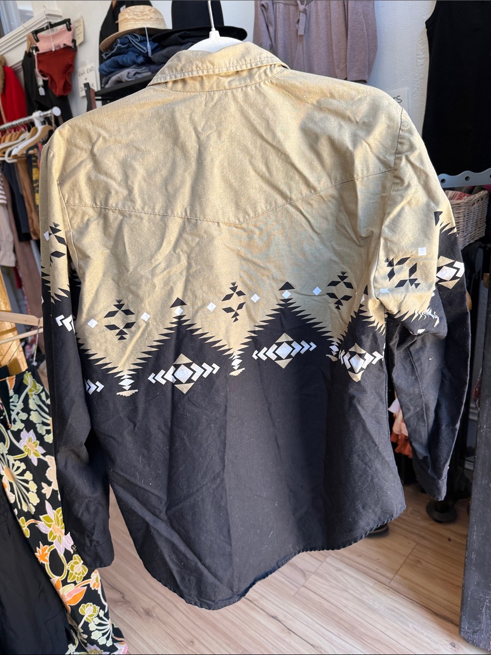 Men's Roper Two-Tone Aztec Print Button-Up Shirt - Picture 2 of 4